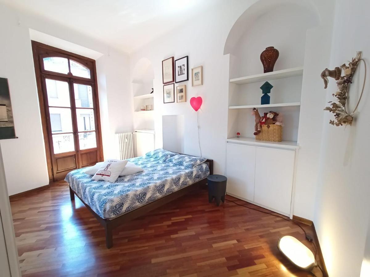 Charming Design Apartment Into Navigli District, Milan